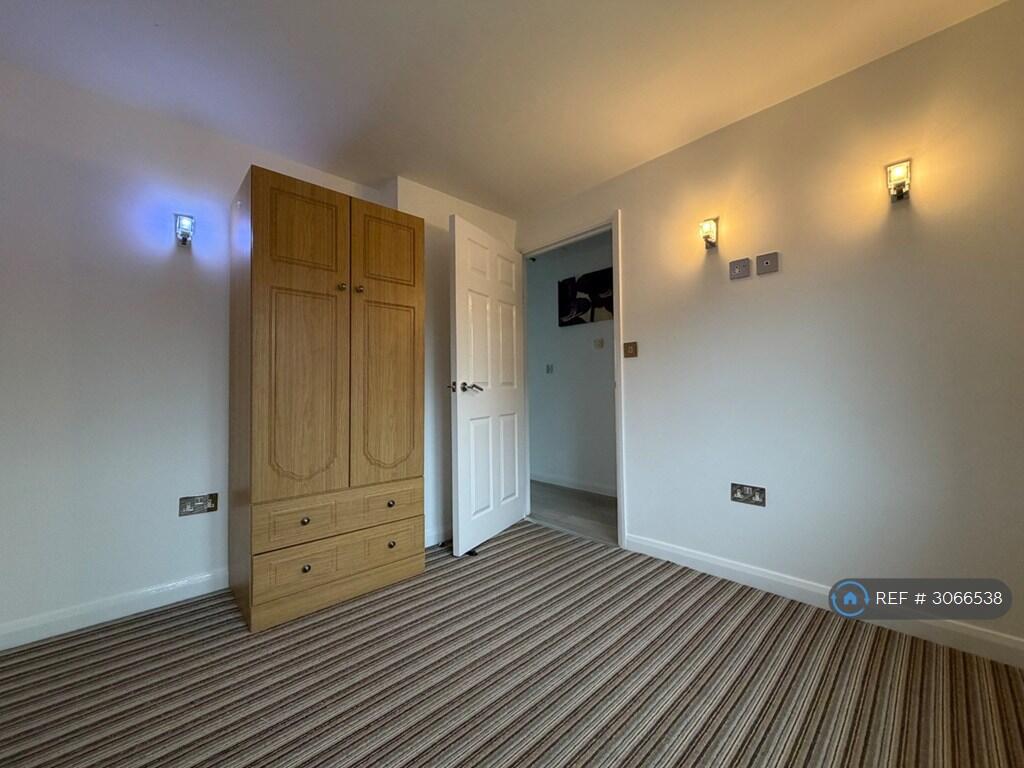 Apartment in Milton Keynes - View 5