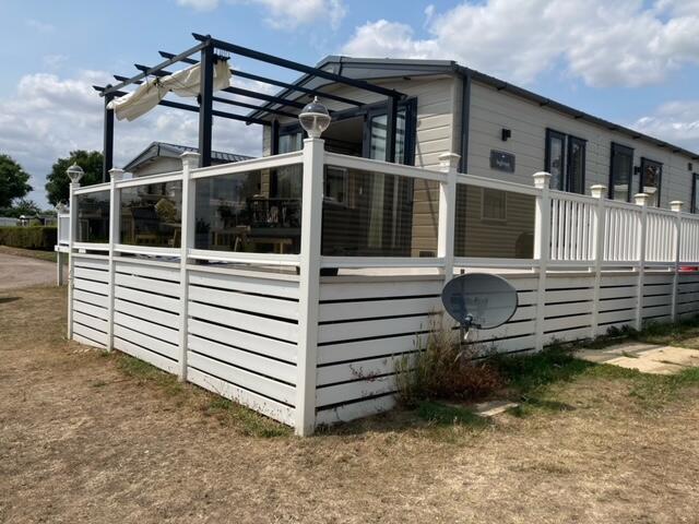 2-bed caravan on Away Resorts , CO5, £125,000