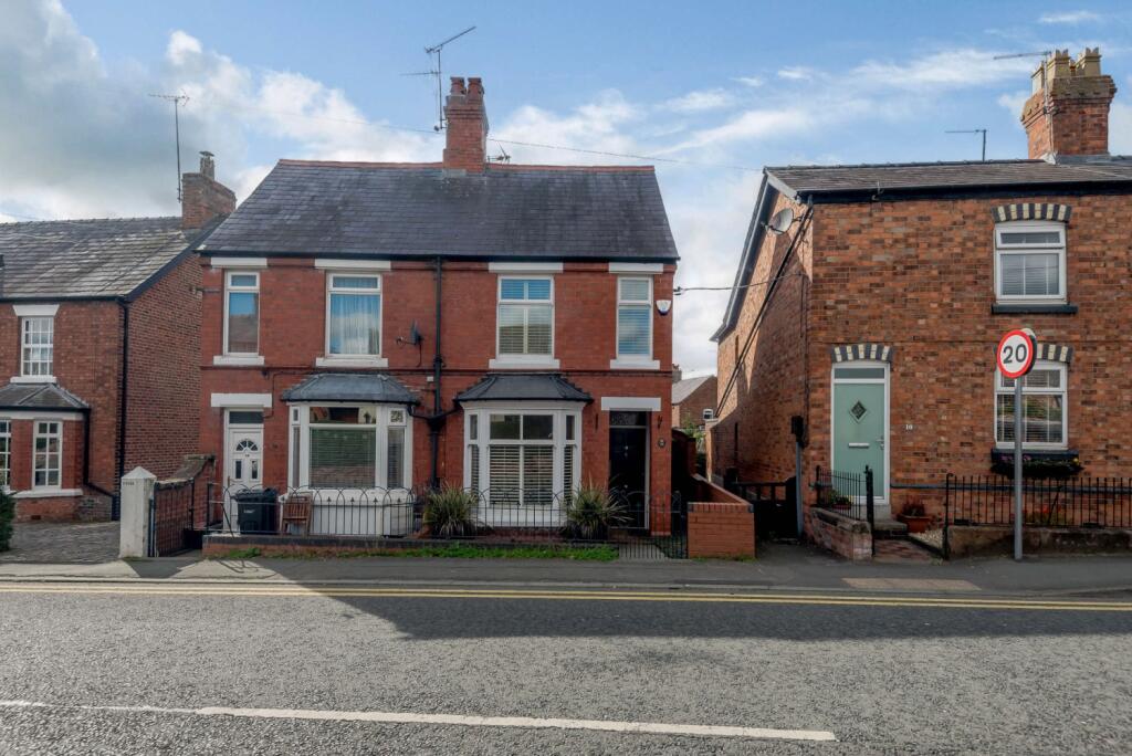 Main image of property: Nantwich Road, Tarporley, Cheshire, CW6 9UW