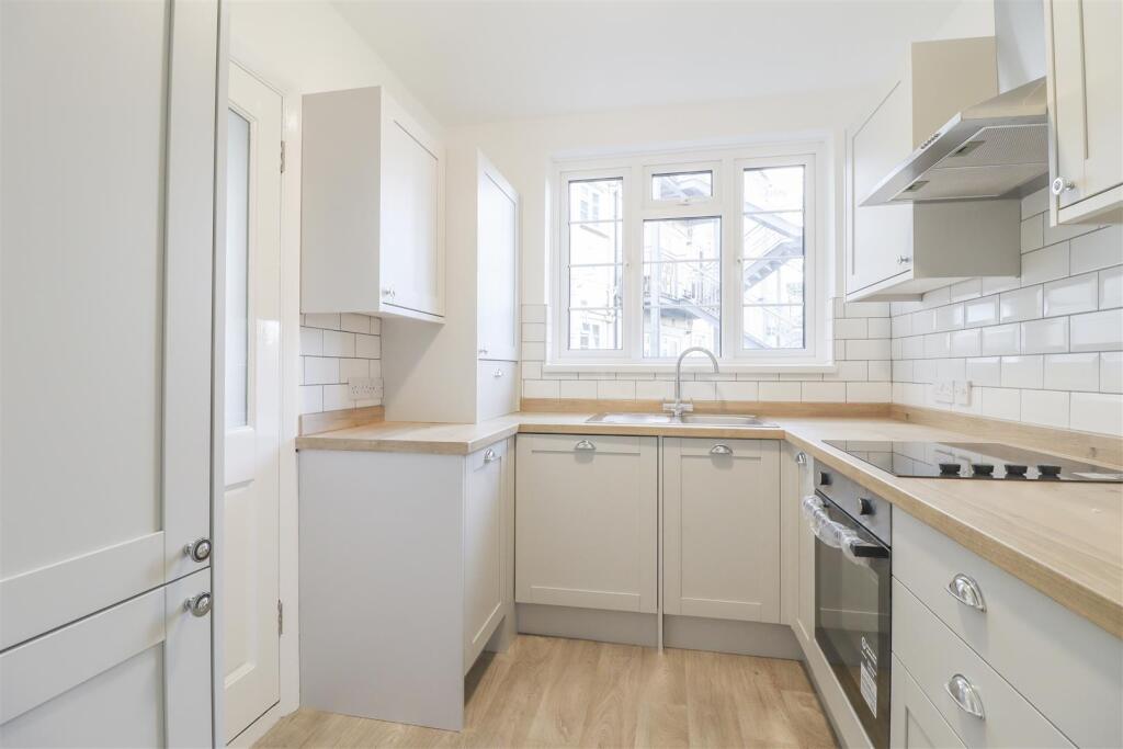 Apartment in Southend-on-Sea - View 5