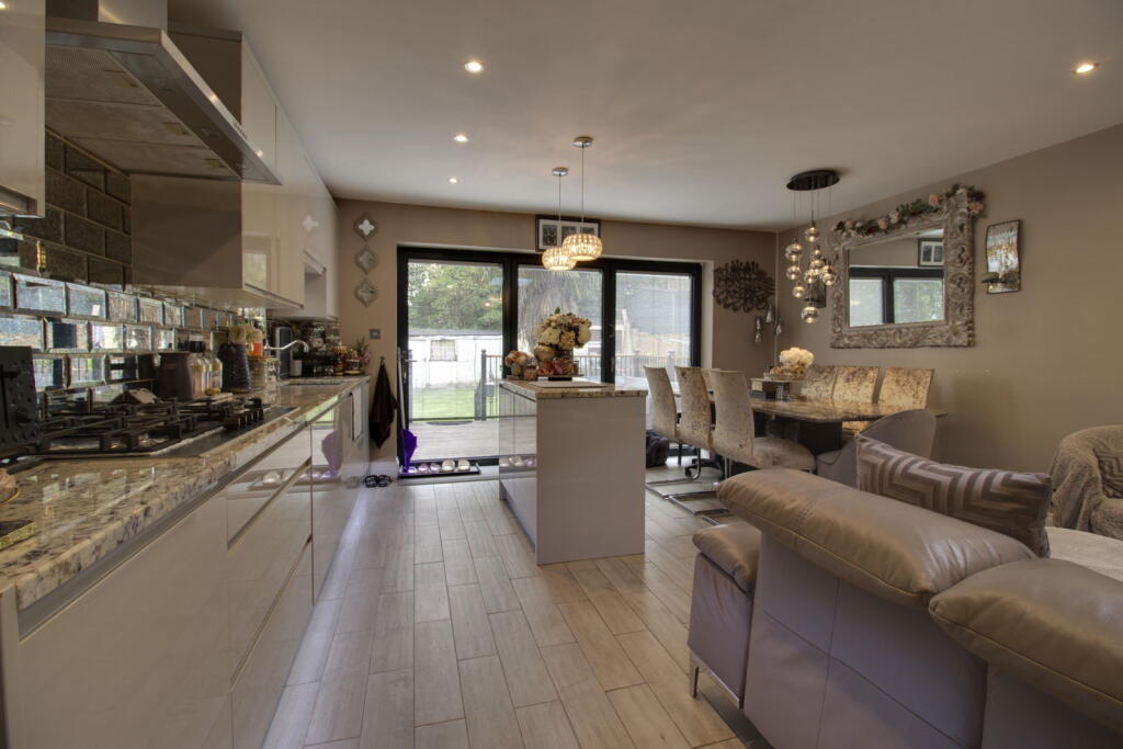 Mount Pleasant Road, Romford, RM5 3YP photo 2