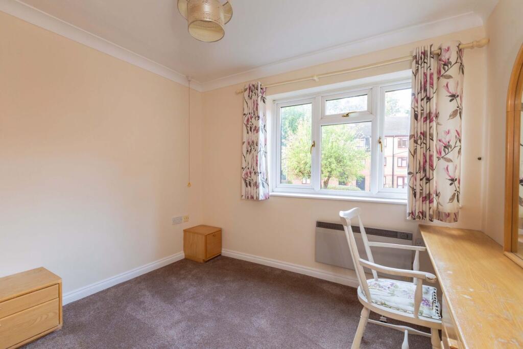 Apartment in Maidenhead, Bray Wick - View 4
