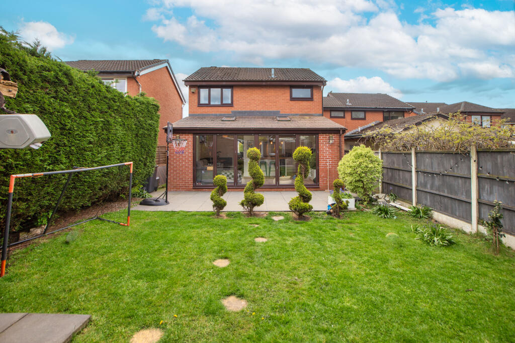 3 bedroom detached house for sale in Spring Meadow, Leyland, PR25