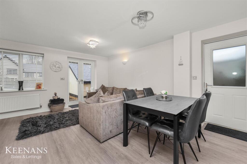 Additional image 2 of Oakenhead green