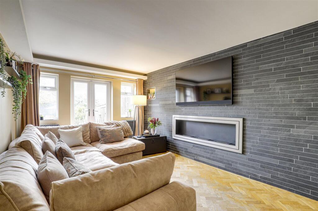 Cedarland Crescent, Nuthall, NG16 photo 3