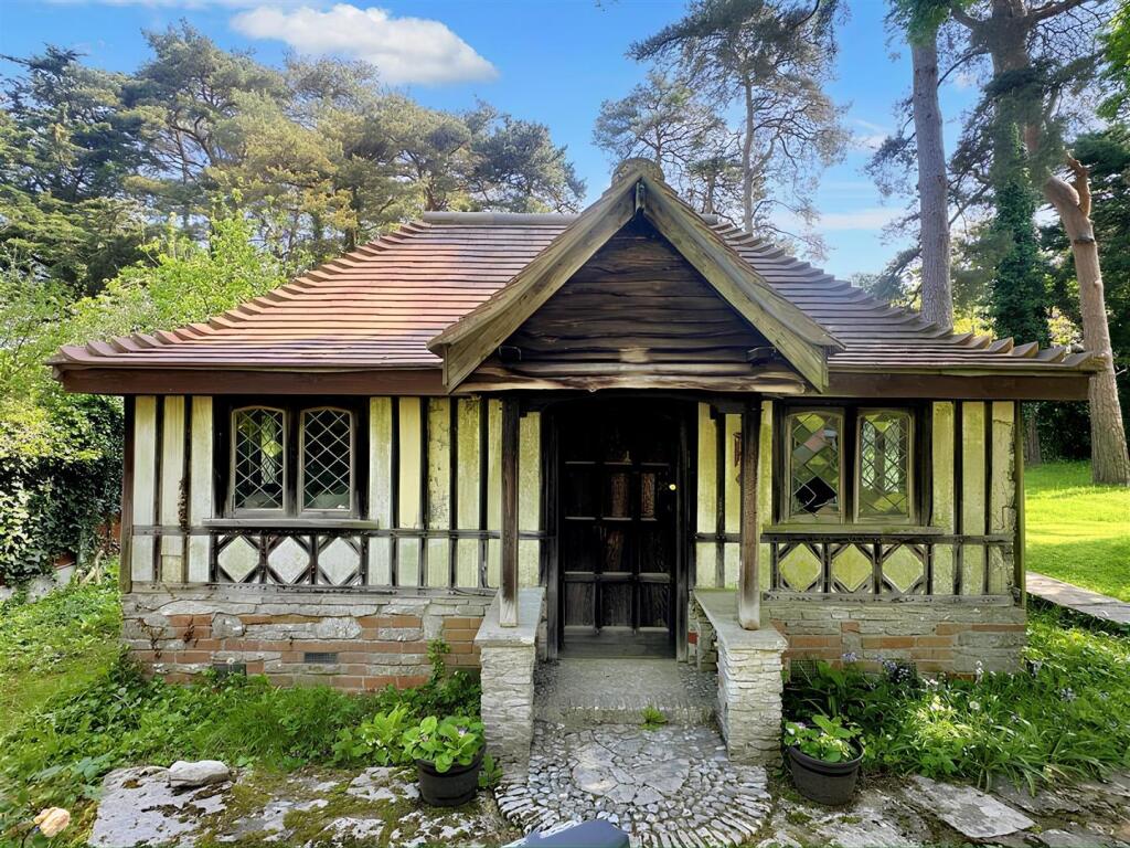 House in Merley, Hillbourne, Broadstone - View 4