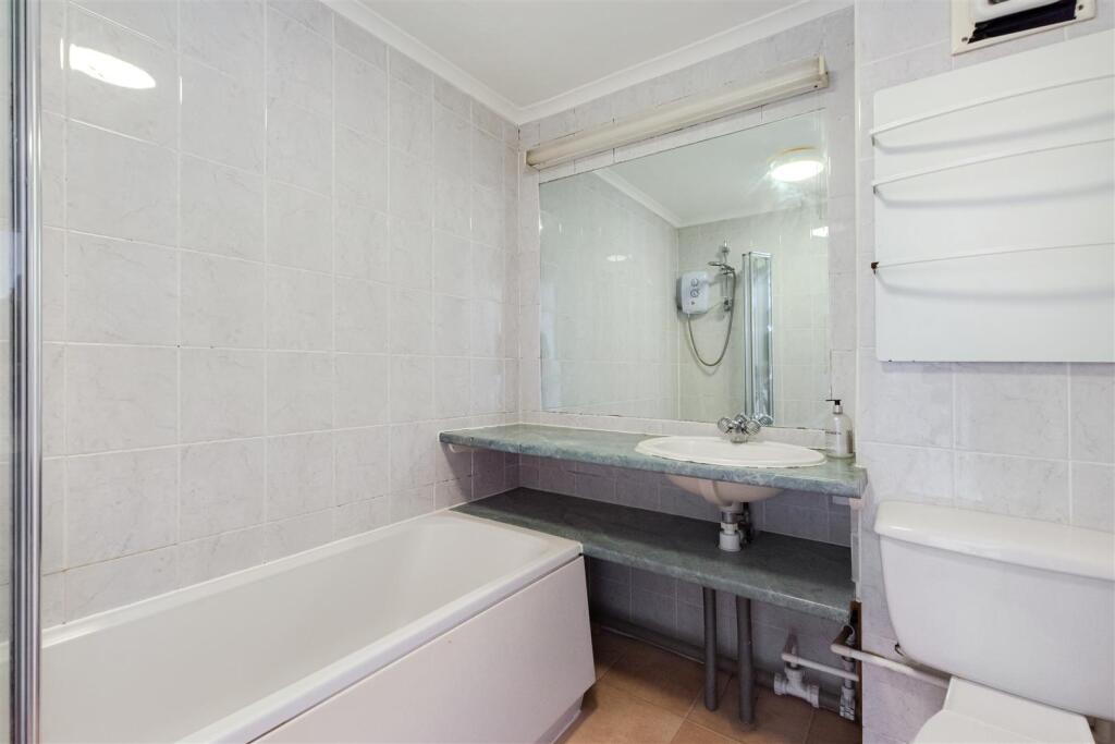 Apartment in Bromley - View 4