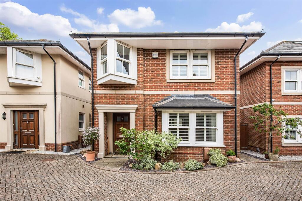 Main image of property: Kings Avenue, Chichester