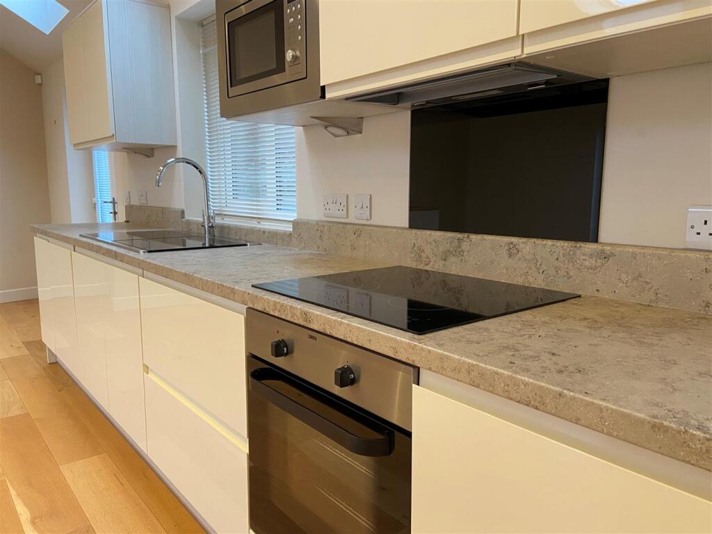 House in Wakefield - View 5