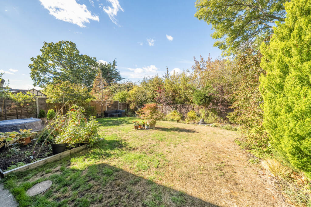 House in Surrey Heath, Windlesham - View 4