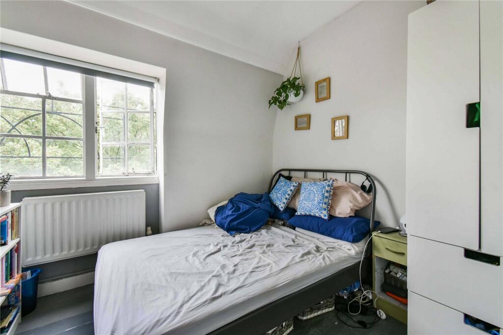 Main image of property: Flat 18, Naylor House, Albion Avenue, SW8