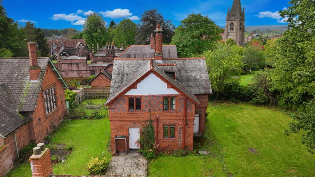 Main image of property: School House, Wrexham Road, Pulford
