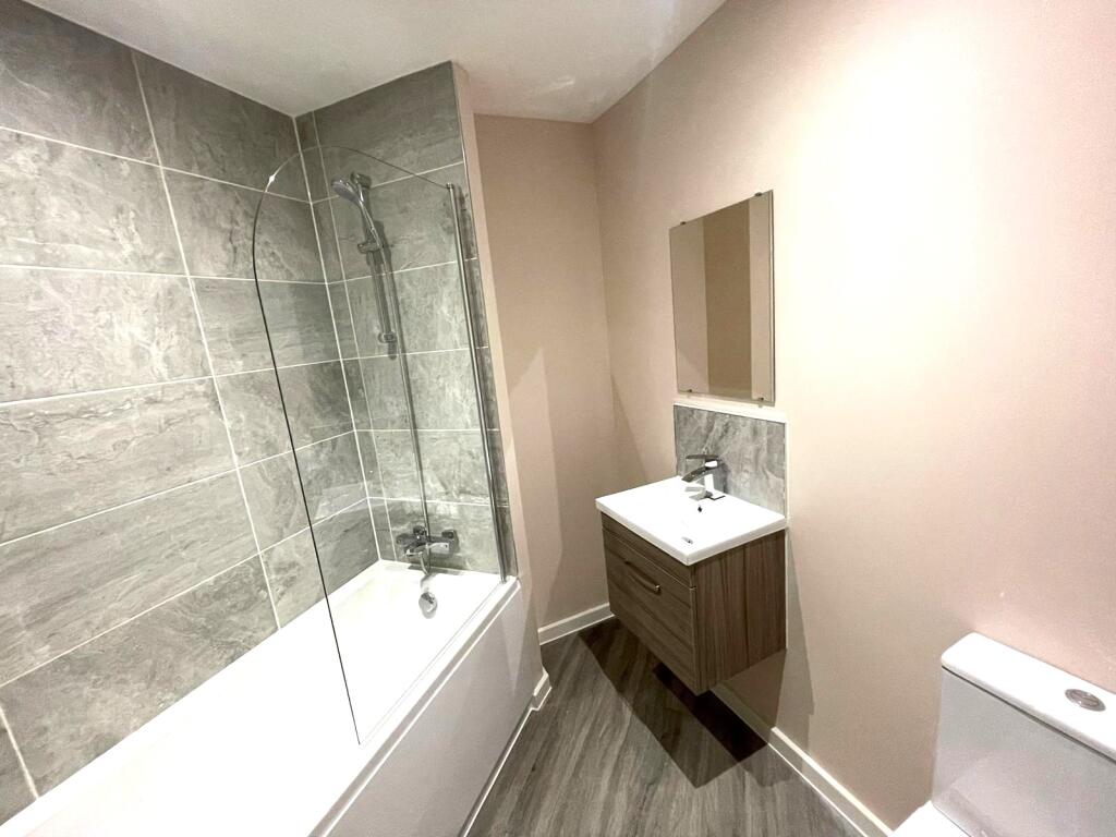 Apartment in Salford, Greater Manchester - View 4