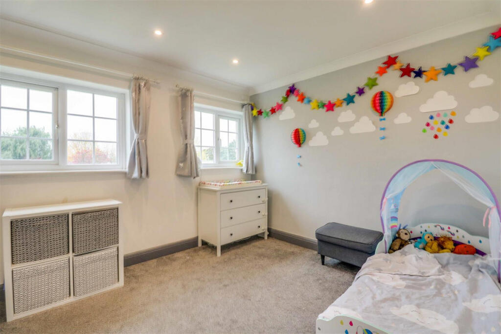 House in Southend-on-Sea - More