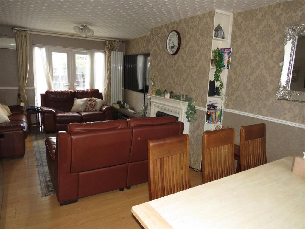House in Solihull, Smith's Wood - View 3