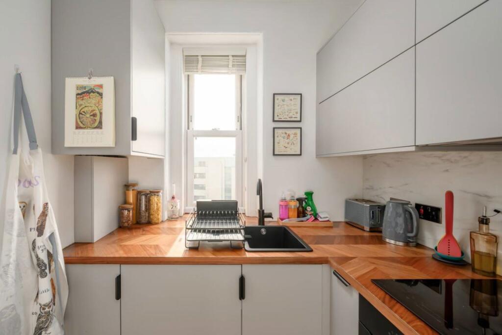 Apartment in Edinburgh, Leith - More