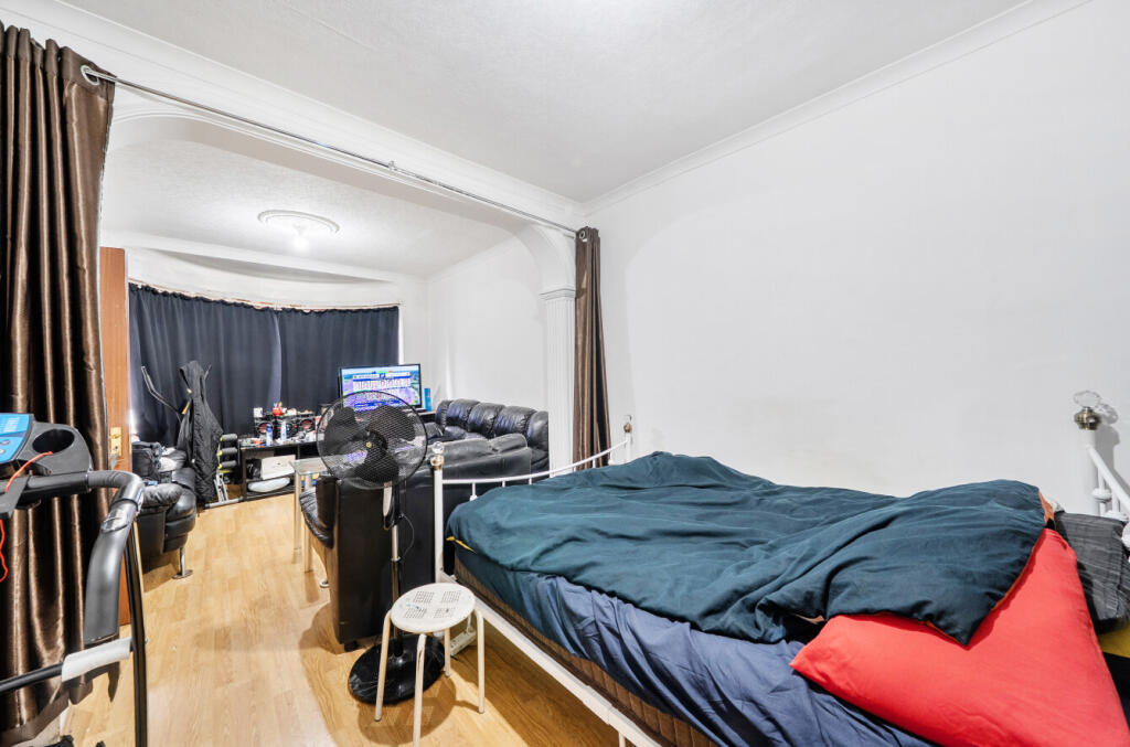 Buck Lane, Kingsbury, NW9 - View 4