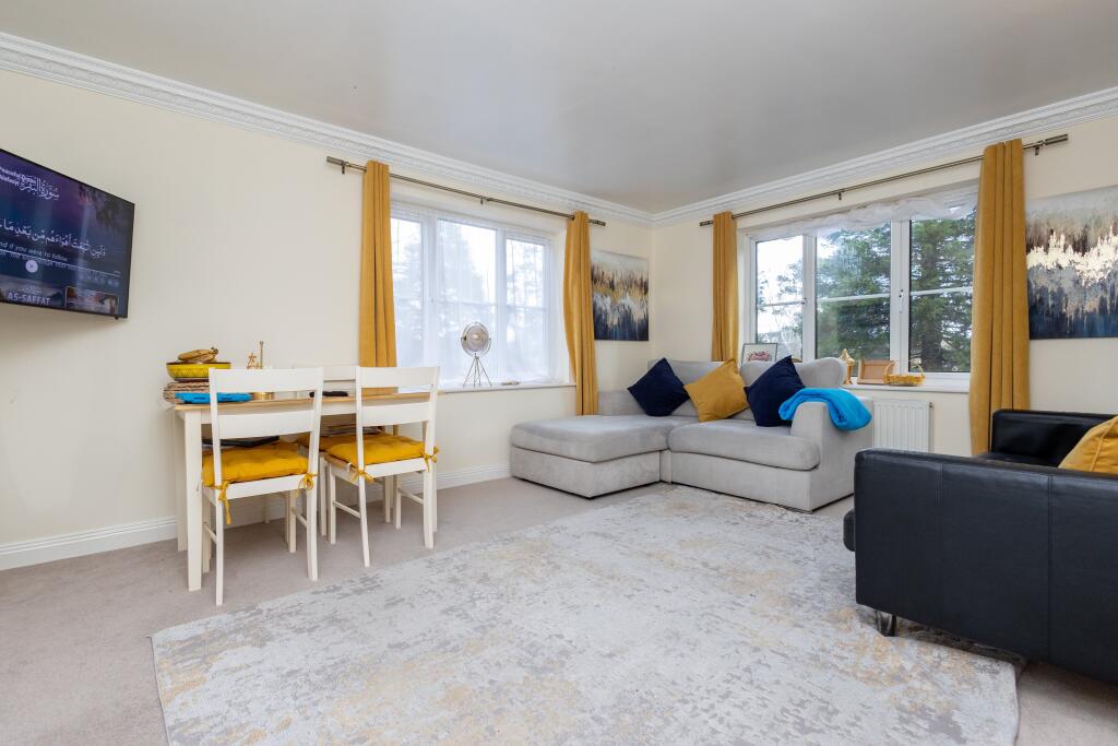 Main image of property: 43 Norwich Avenue West, Bournemouth, 