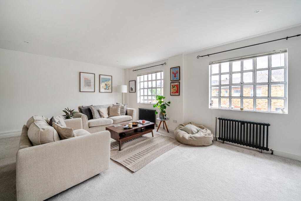 Bridge Road, East Molesey, KT8 - View 4