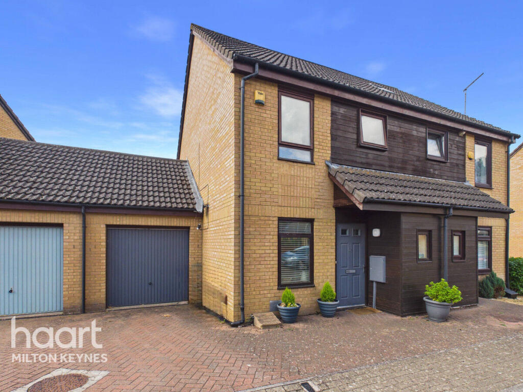 House in Milton Keynes, Oakridge Park, Stantonbury