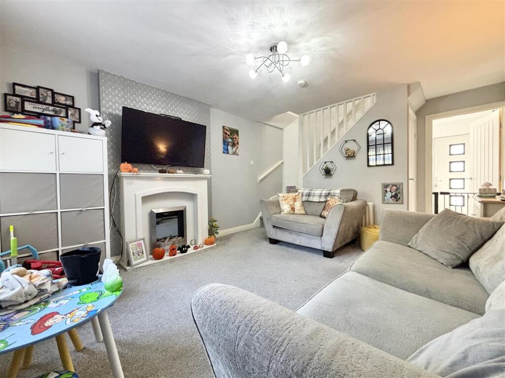 Acaster Drive, Low Moor, Bradford photo 4