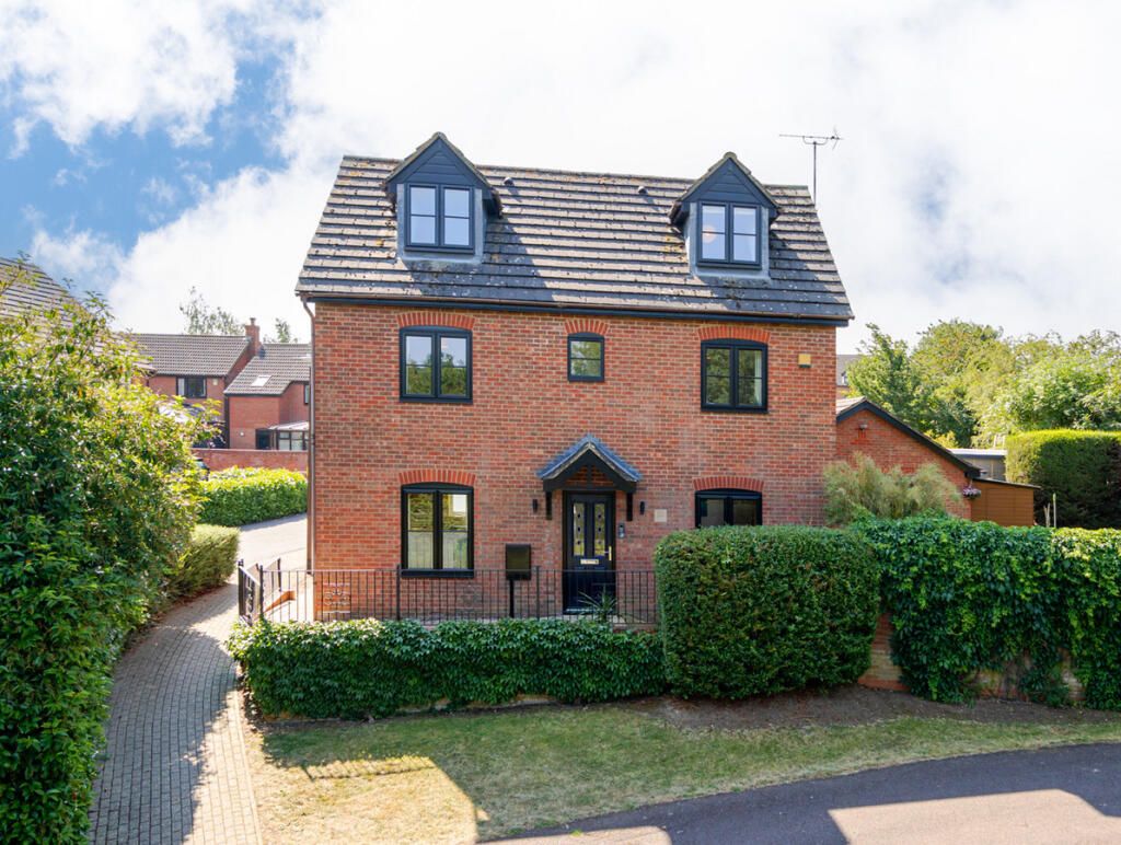 Main image of property: Angora Close, Shenley Brook End, Milton Keynes, MK5