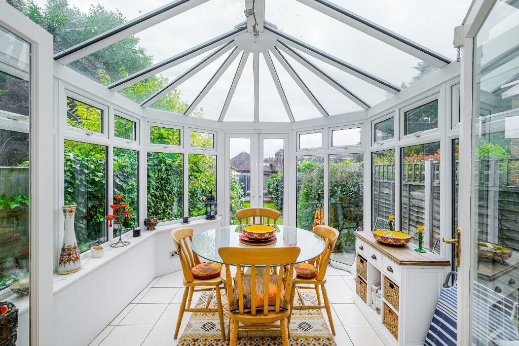 Wynndale Road, South Woodford, E18 - View 2