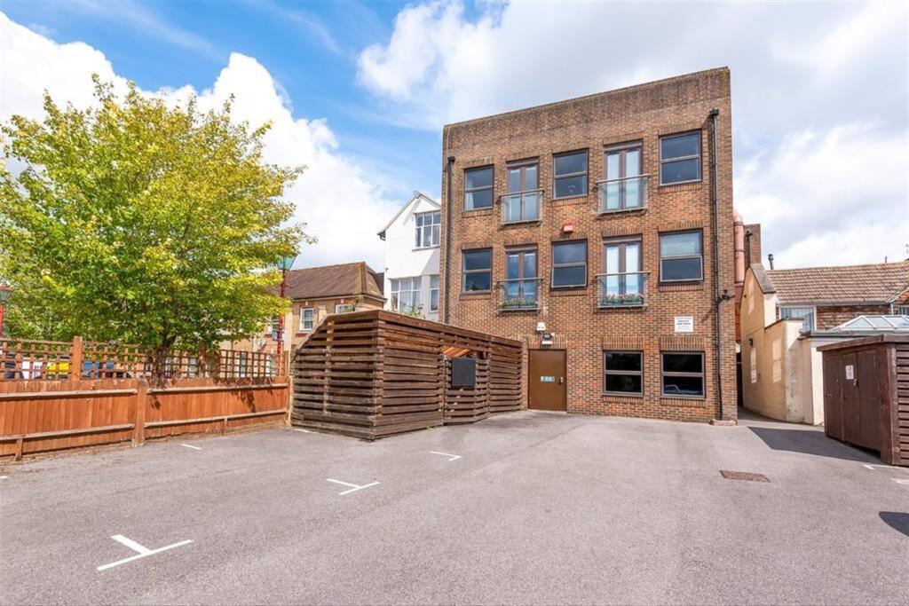 Main image of property: 20-22 East Street, Horsham, RH12