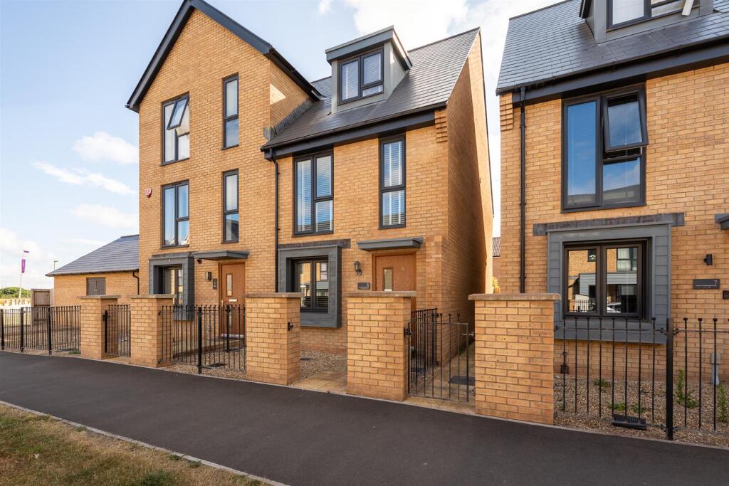 Main image of property: Cowleaze Path, Mead Fields - BEAUTIFULLY PRESENTED