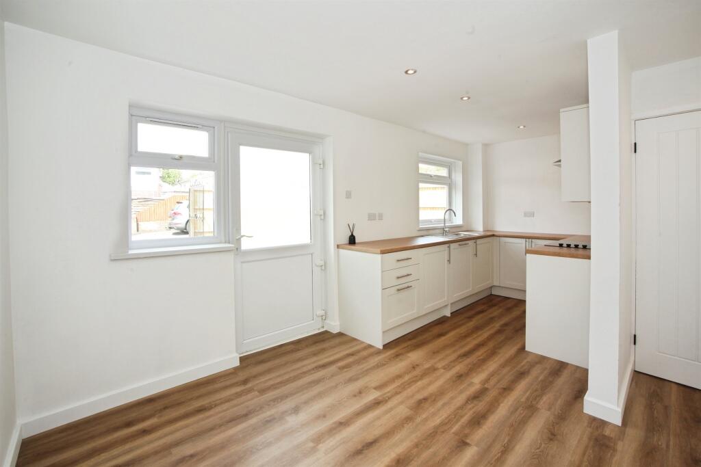 House in Nantgarw, Taffs Well - More