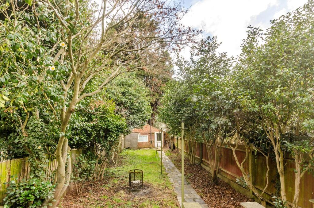 House in London - View 2