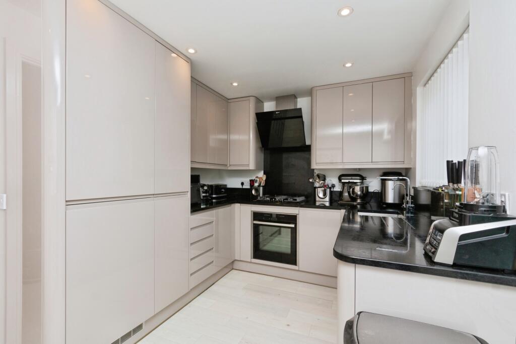 Wiltshire Crescent, Basingstoke, Hampshire, RG22 - View 6