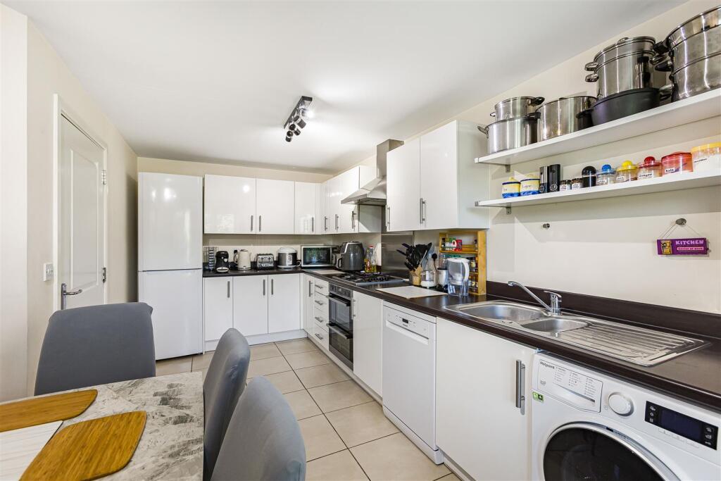 House in Hertford, Pinehurst - View 3