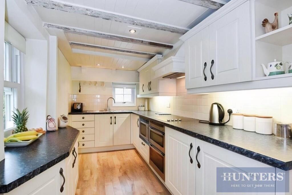 Harrogate Road, Rawdon, Leeds photo 2