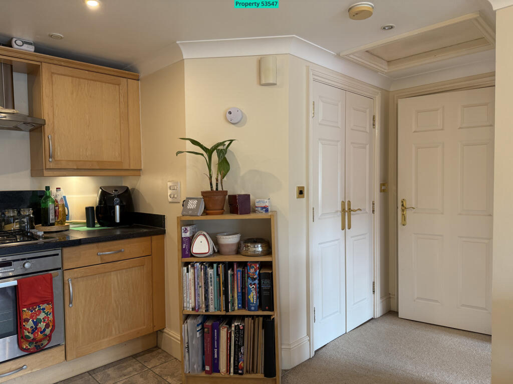 Russell Square, High Street, Broadway, WR12 7AP - View 6