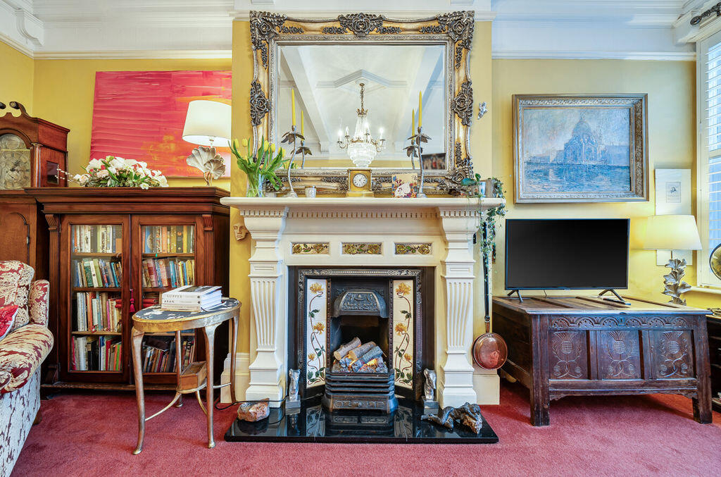 Kingsnorth Gardens, Folkestone O.I.E.O £365,000 photo 5