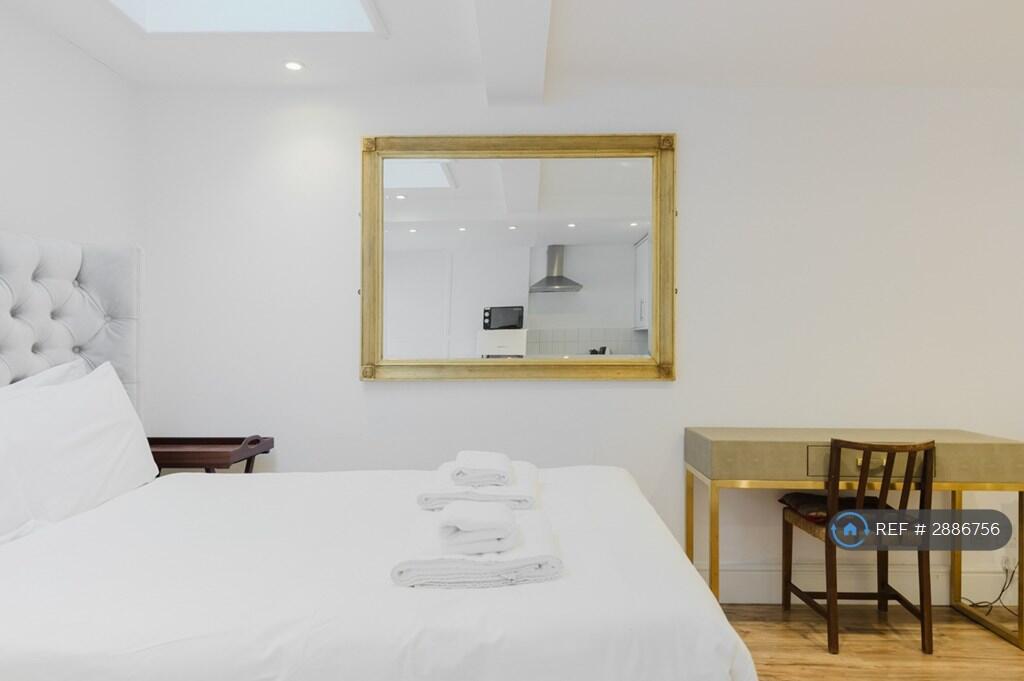 Studio flat for rent