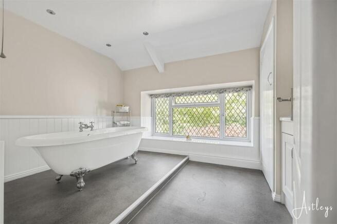 Family bathroom/w.c.