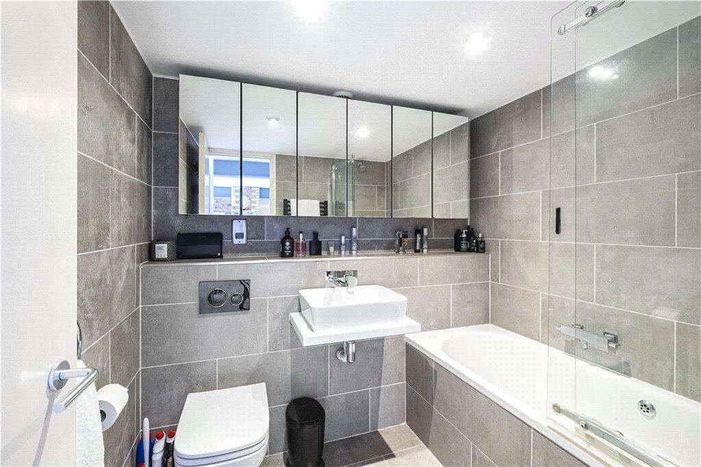 Apartment in London - View 5