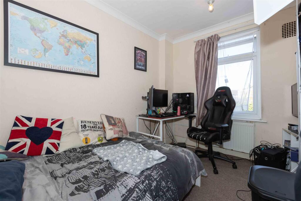 Centrecourt Close, Worthing - View 6