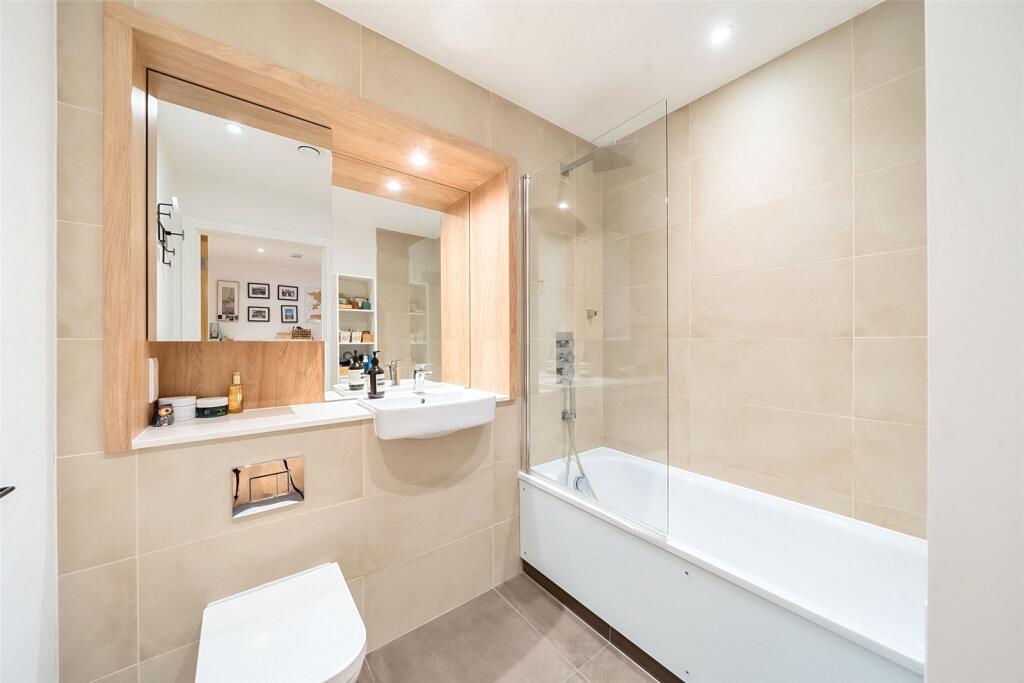 Apartment in London, Pepys Estate, New Cross - More