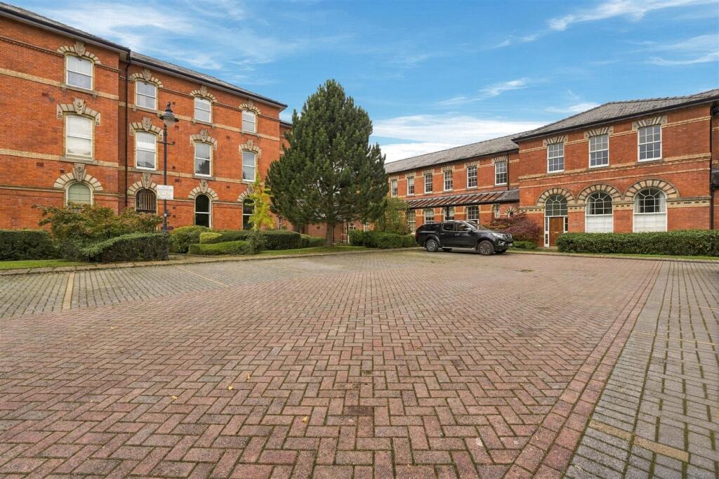 Apartment in Macclesfield, Cheshire East - View 4