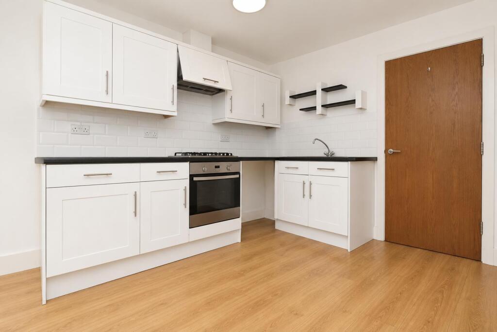 Apartment in Fareham, Hampshire - View 2