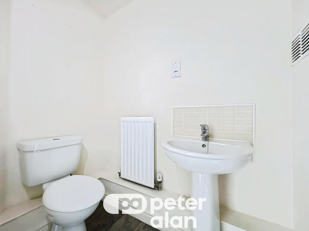 Apartment in Newport - More