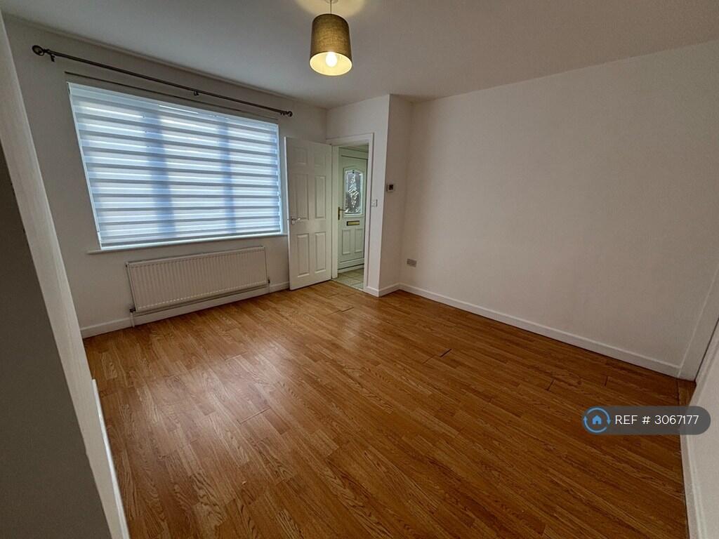 House in Salford, Greater Manchester - View 4