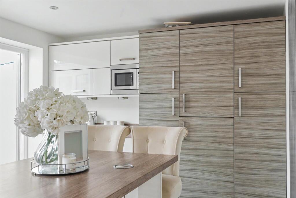 House in Rochford, Rayleigh - View 5