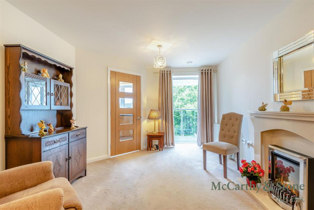 Apartment in Doncaster, North East Lincolnshire - View 3