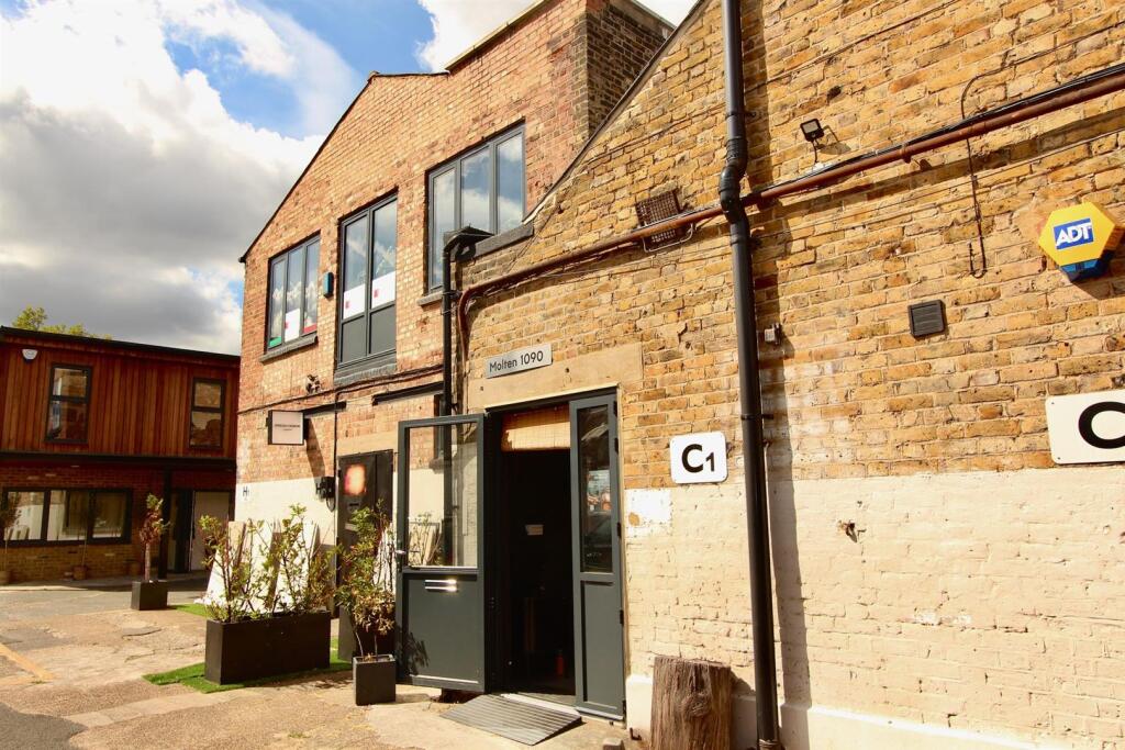 Main image of property: Leswin Place, N16