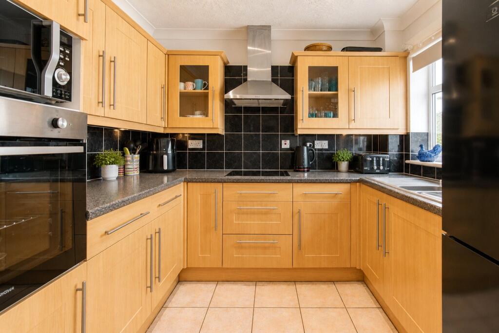 Goodwin Walk, Newbury, Berkshire, RG14 photo 4