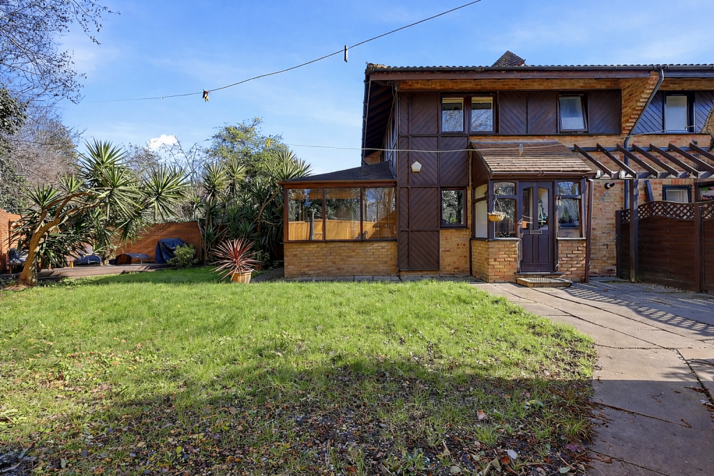 Main image of property: Friars Mead, Canary Wharf, E14
